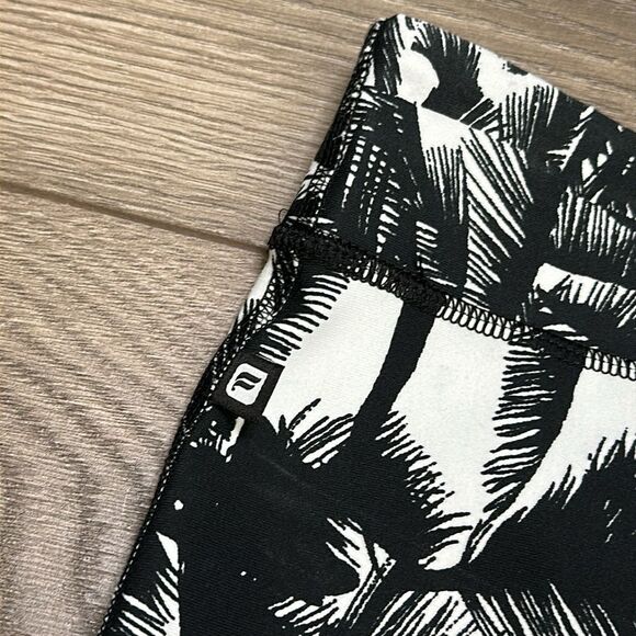 Fabletics Cora Skirt High Rise Compression Black White‎ Palm Print Size Small - Picture 6 of 9
